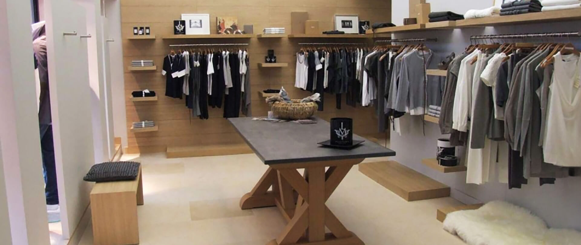 Agencement d'une boutique de prêt à porter à Deauville