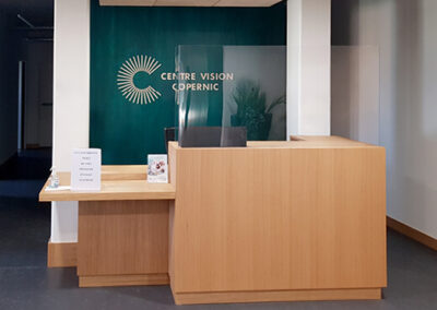 Banque d'accueil d'un cabinet d'ophtalmologie