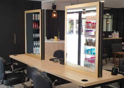 Mobilier sur mesure dans un salon de coiffure