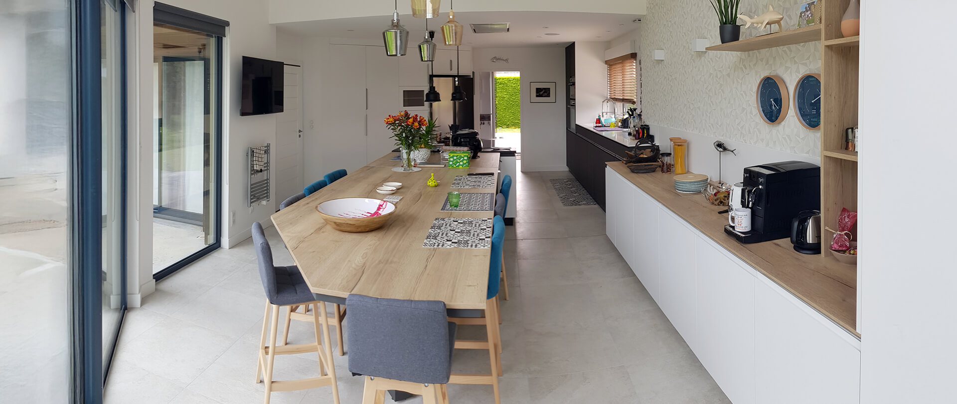 Plan de travail sur mesure dans une maison